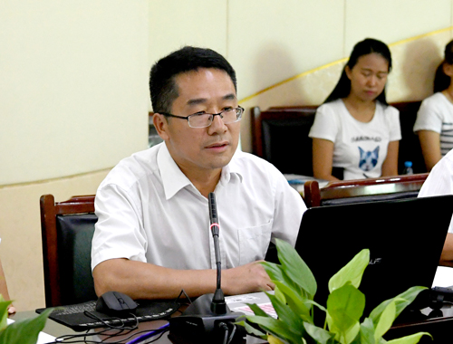 政法学院副经理王小平副教授作辅导报告