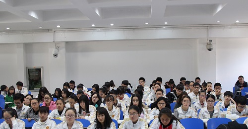 报告会现场